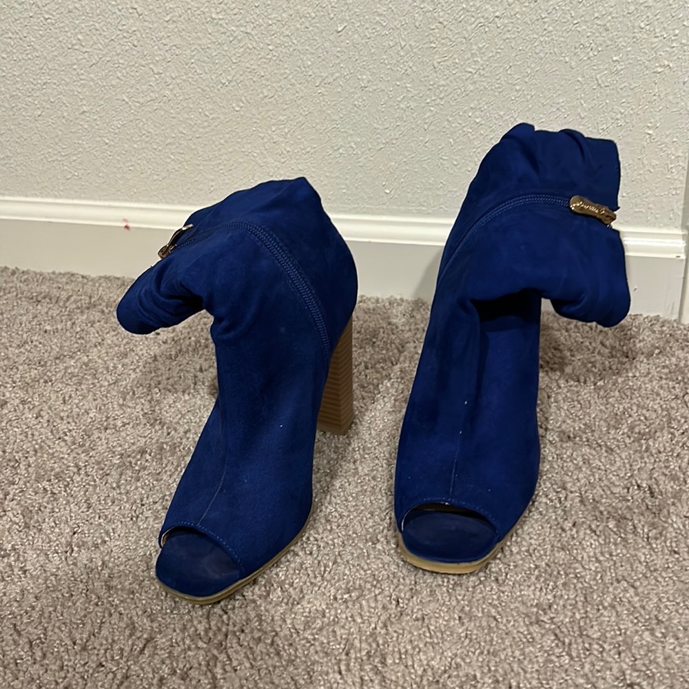 Blue opened toe booties